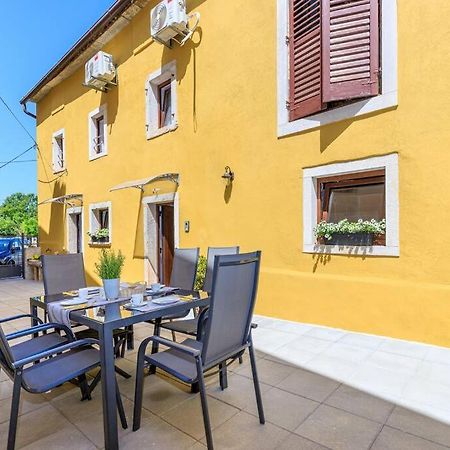 House Aves 1 Apartman Kaštelir Kültér fotó