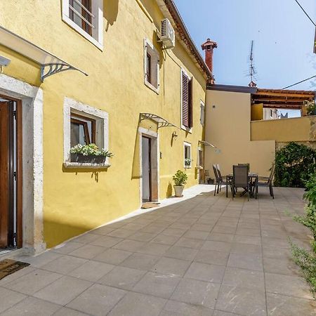 House Aves 1 Apartman Kaštelir Kültér fotó