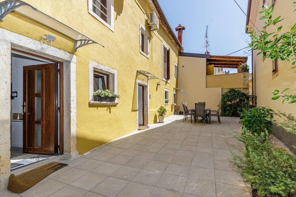 House Aves 1 Apartman Kaštelir Kültér fotó