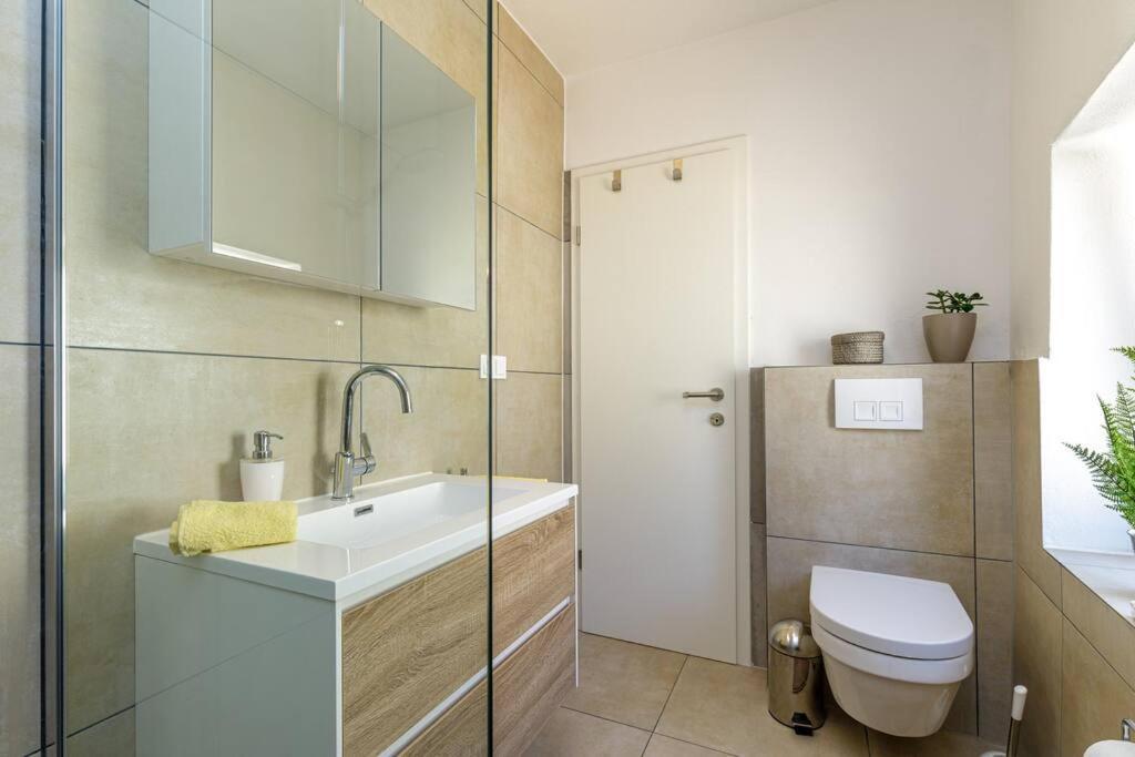 House Aves 1 Apartman Kaštelir Kültér fotó
